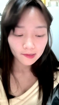 户外露出达人【御姐爱深喉】丝袜裸空从商场到图书馆再到超市裸空太牛逼了强烈推荐！ 截图4