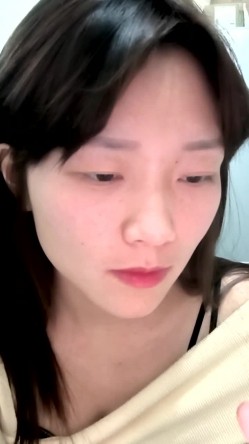 户外露出达人【御姐爱深喉】丝袜裸空从商场到图书馆再到超市裸空太牛逼了强烈推荐！ 截图15