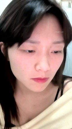 户外露出达人【御姐爱深喉】丝袜裸空从商场到图书馆再到超市裸空太牛逼了强烈推荐！ 截图16