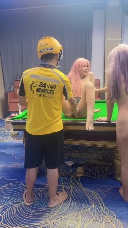 查小理颜值母狗【桃桃丸子】调教双母狗，健身房露出屌爆了，强烈推荐 截图3