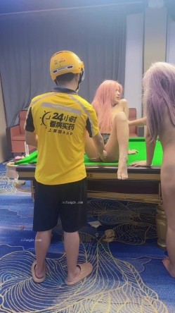 查小理颜值母狗【桃桃丸子】调教双母狗，健身房露出屌爆了，强烈推荐 截图4