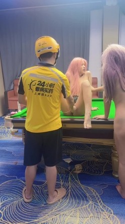 查小理颜值母狗【桃桃丸子】调教双母狗，健身房露出屌爆了，强烈推荐 截图5