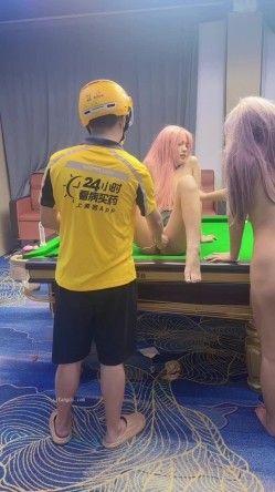 查小理颜值母狗【桃桃丸子】调教双母狗，健身房露出屌爆了，强烈推荐 截图7