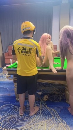 查小理颜值母狗【桃桃丸子】调教双母狗，健身房露出屌爆了，强烈推荐 截图9