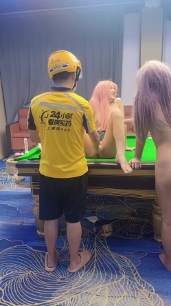 查小理颜值母狗【桃桃丸子】调教双母狗，健身房露出屌爆了，强烈推荐 截图13