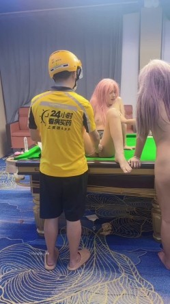 查小理颜值母狗【桃桃丸子】调教双母狗，健身房露出屌爆了，强烈推荐 截图15