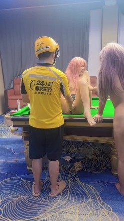 查小理颜值母狗【桃桃丸子】调教双母狗，健身房露出屌爆了，强烈推荐 截图16