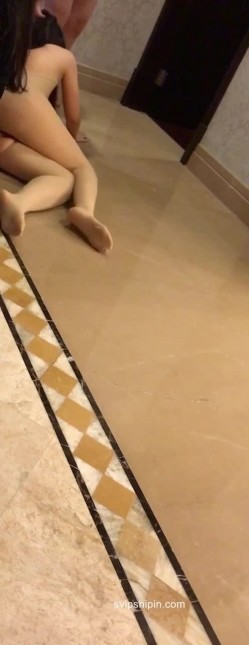 大佬黑白-DOM老Zz字母交流圈封神作品极限SM调教啪啪白虎吊钟巨奶骚母狗绝对牛逼大开眼界 截图6
