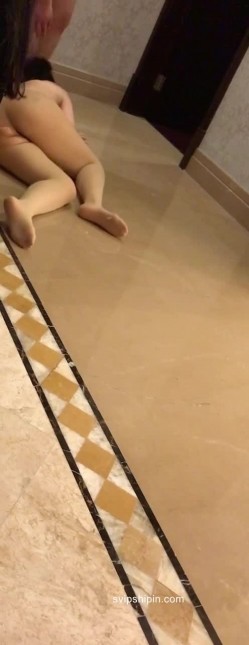 大佬黑白-DOM老Zz字母交流圈封神作品极限SM调教啪啪白虎吊钟巨奶骚母狗绝对牛逼大开眼界 截图7