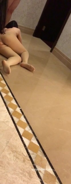 大佬黑白-DOM老Zz字母交流圈封神作品极限SM调教啪啪白虎吊钟巨奶骚母狗绝对牛逼大开眼界 截图8