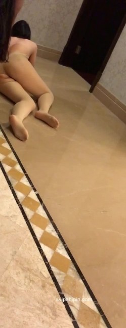 大佬黑白-DOM老Zz字母交流圈封神作品极限SM调教啪啪白虎吊钟巨奶骚母狗绝对牛逼大开眼界 截图9