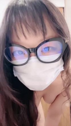 ️新人眼镜校花 十个眼镜九个骚 闷骚型丝袜大长腿舌钉口爆啪啪 截图1