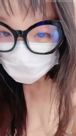 ️新人眼镜校花 十个眼镜九个骚 闷骚型丝袜大长腿舌钉口爆啪啪 截图13