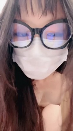 ️新人眼镜校花 十个眼镜九个骚 闷骚型丝袜大长腿舌钉口爆啪啪 截图14