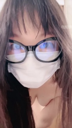 ️新人眼镜校花 十个眼镜九个骚 闷骚型丝袜大长腿舌钉口爆啪啪 截图16