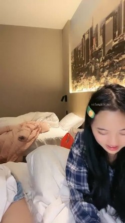 新人！正宗校花下海！超级漂亮~【低调糯米团】扣穴自慰~爽 截图1