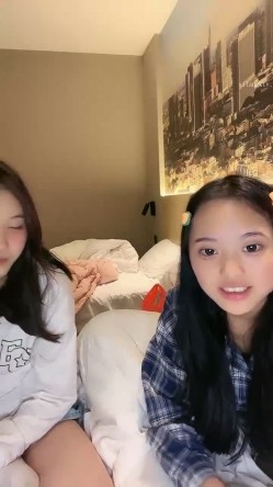 新人！正宗校花下海！超级漂亮~【低调糯米团】扣穴自慰~爽 截图2