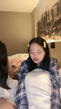 新人！正宗校花下海！超级漂亮~【低调糯米团】扣穴自慰~爽 截图3