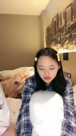 新人！正宗校花下海！超级漂亮~【低调糯米团】扣穴自慰~爽 截图4