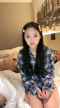 新人！正宗校花下海！超级漂亮~【低调糯米团】扣穴自慰~爽 截图8