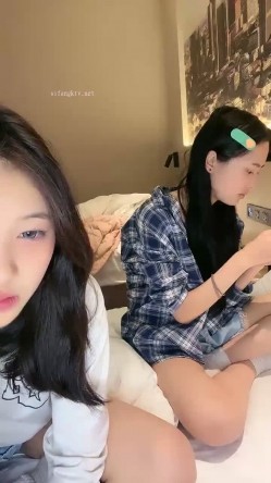 新人！正宗校花下海！超级漂亮~【低调糯米团】扣穴自慰~爽 截图14