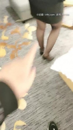【勾搭良家少女】酒店大堂经理被我叫到房间里调戏成功 给我口爆 扣的她哗哗流水 截图4