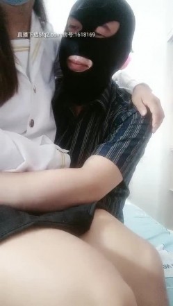 老司机骚人妻休息够了继续再战，口交大鸡巴舔得老硬，还能玩一字马，各种体位干的小骚逼浪荡呻吟不止刺激 截图2
