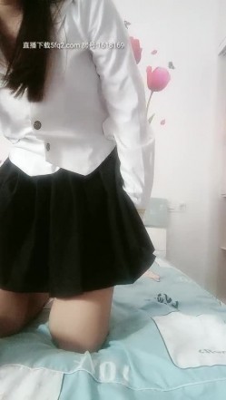 老司机骚人妻休息够了继续再战，口交大鸡巴舔得老硬，还能玩一字马，各种体位干的小骚逼浪荡呻吟不止刺激 截图5