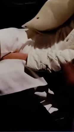 宝马开道，【破处小淫龙】，深夜外出勾搭，催情药一上，再加上金钱诱惑，无套车震小少妇，紧张刺激！ 截图11