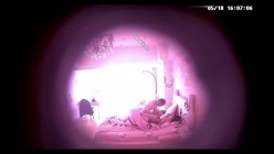 【360摄像头】稀缺粉色哈喽Kitty主题酒店偷拍秃顶大叔下午背着媳妇和小姨子开房偷情 截图7