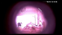 【360摄像头】稀缺粉色哈喽Kitty主题酒店偷拍秃顶大叔下午背着媳妇和小姨子开房偷情 截图9