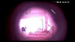 【360摄像头】稀缺粉色哈喽Kitty主题酒店偷拍秃顶大叔下午背着媳妇和小姨子开房偷情 截图10