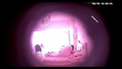 【360摄像头】稀缺粉色哈喽Kitty主题酒店偷拍秃顶大叔下午背着媳妇和小姨子开房偷情 截图11