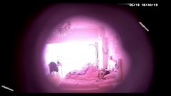 【360摄像头】稀缺粉色哈喽Kitty主题酒店偷拍秃顶大叔下午背着媳妇和小姨子开房偷情 截图12