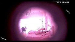 【360摄像头】稀缺粉色哈喽Kitty主题酒店偷拍秃顶大叔下午背着媳妇和小姨子开房偷情 截图13