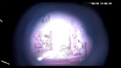 【360摄像头】稀缺粉色哈喽Kitty主题酒店偷拍秃顶大叔下午背着媳妇和小姨子开房偷情 截图16