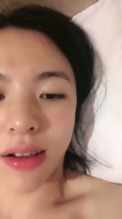 正宗邻家女神！超级漂亮~【小白甜甜】，道具自慰！爽，纯天然素颜，无添加的美，闺房里淫荡的一面，让人心动不已 截图5