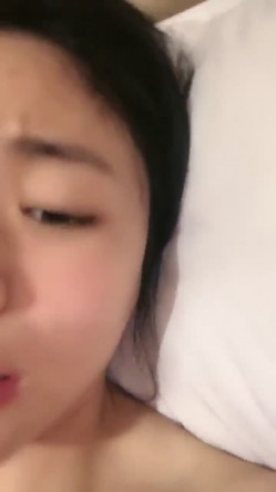 正宗邻家女神！超级漂亮~【小白甜甜】，道具自慰！爽，纯天然素颜，无添加的美，闺房里淫荡的一面，让人心动不已 截图14