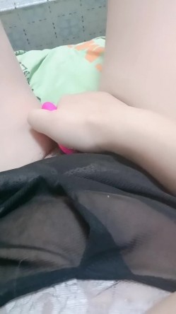 脑袋那么大的奶子！肉嘟嘟可爱妹子！掏出两个大奶晃动，使劲揉捏超柔软，跳蛋震动多毛骚穴 截图10