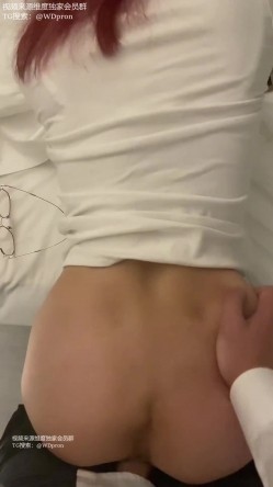 杭州炮哥真实约炮日记《红发女大学生》《约啪咖啡主理人》本地中专极品黑丝制服反差女，妹子有点骚 截图4