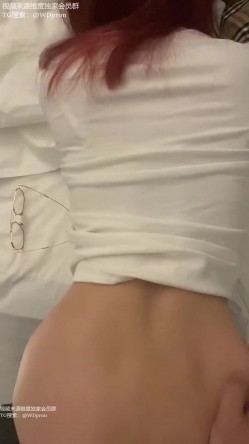 杭州炮哥真实约炮日记《红发女大学生》《约啪咖啡主理人》本地中专极品黑丝制服反差女，妹子有点骚 截图5