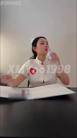 《深夜病栋》看不起早泄患者的美女医生被迷晕口爆，趁她睡着的时候射她一嘴！汐梦瑶（xmyao1998） 截图2