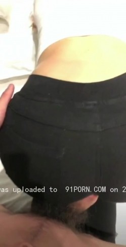 出差时竟然跟喝得醉醺美女同事住同一间房！每次翻身的时候衣服都乱糟糟的，以半裸姿态向我挑衅。这个怎么办？ 截图10