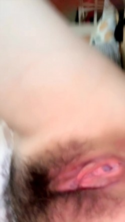 极品人妻黑丝吊带露脸镜头前的无限诱惑，揉奶玩逼掰开给狼友看特写，淫声荡语撩骚尿尿给你看 截图12