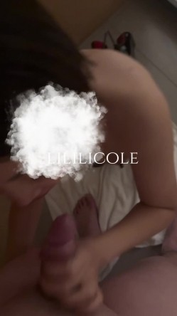 专泡良家大神『LILILICOLE』翘臀骚货一边穿着高跟黑丝一边女上摇摆，只需躺着据能享受全自动炮架服务 截图9