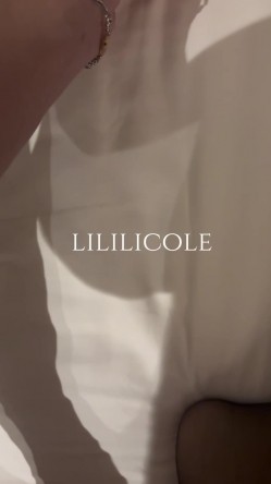 专泡良家大神『LILILICOLE』翘臀骚货一边穿着高跟黑丝一边女上摇摆，只需躺着据能享受全自动炮架服务 截图12