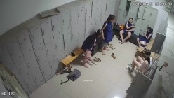 舞蹈班《监控破解》偷拍多位美女学员后台换衣服 截图2