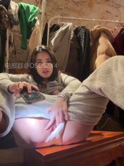 ️逆天户外主播【qingqing-ss】高颜值长腿丝袜、公园、商场餐厅大胆当着路人面裸露自慰 截图15