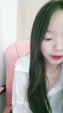 学生妹下海！小穴超粉~【软糖】暑假兼职~道具自慰~过瘾，看起来还像是处女 截图16