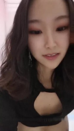 哺乳期还有奶水骚气少妇道具自慰 大黑牛震动逼逼呻吟娇喘挤出乳汁浴室洗澡 截图1